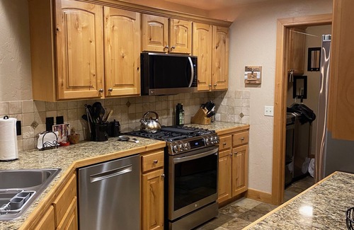 Kimball Junction Condo | Luxury condo, Walk to Restaurants, King & Q. beds, 2 bikes, private gar. & grill