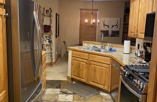 Kimball Junction Condo | Luxury condo, Walk to Restaurants, King & Q. beds, 2 bikes, private gar. & grill