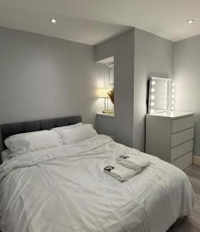 South Acton Apartment | Luxury cozy modern flat