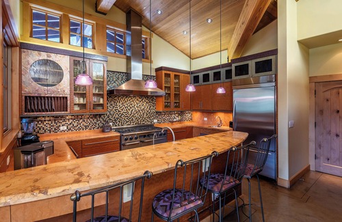 Olympic Valley House | Luxury designer home, Stocked Gourmet Kitchen, Hot Tub, Wifi, Game Room