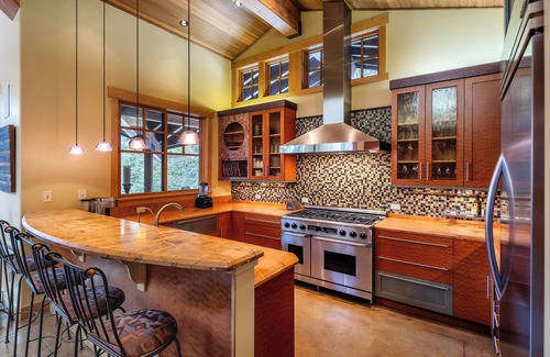 Olympic Valley House | Luxury designer home, Stocked Gourmet Kitchen, Hot Tub, Wifi, Game Room