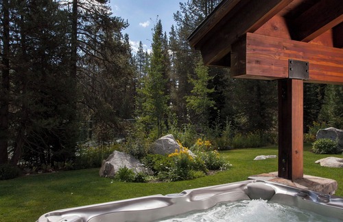 Olympic Valley House | Luxury designer home, Stocked Gourmet Kitchen, Hot Tub, Wifi, Game Room