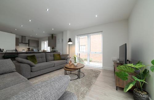 Hull Apartment | Luxury Duplex 2-Bed Apartment Fruit Market Marina