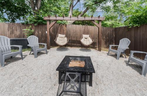 Fort Worth House | Luxury Family Friendly Home 6 Queen Beds