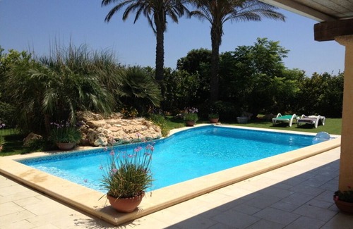 Nadur House | Luxury Family Villa With Stunning Large Garden and Pool.