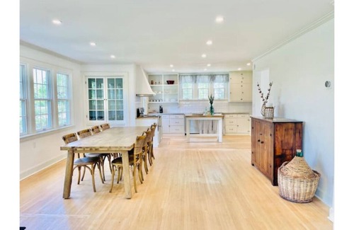 Niagara-on-the-Lake House | Luxury Farmhouse in Niagara-On-The-Lake: Waterfront & Vineyard Views