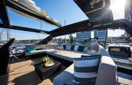 Puerto Bahia Boat Rental | Luxury Floating Penthouse Private Yacht & Charter
