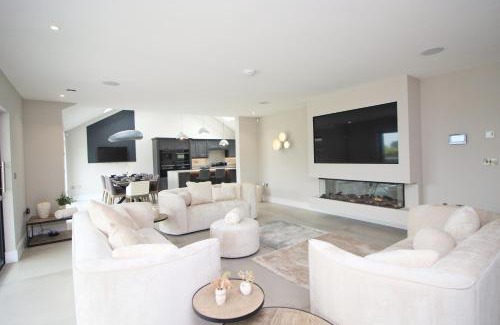 St Merryn House | Luxury holiday home with HOT TUB