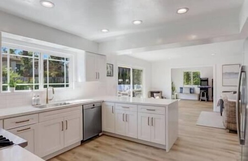 Lincoln Acres House | Luxury Home! Heated Pool+Spa+Firepit