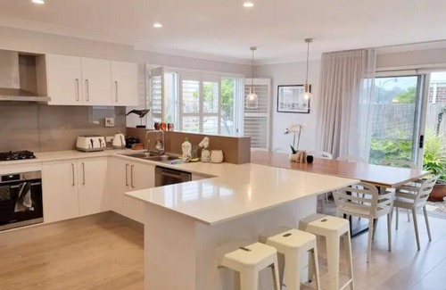 Shell Cove House | Luxury Home Pool & Spa only 400 Metres from Shell Cove Marina & Close to Beaches