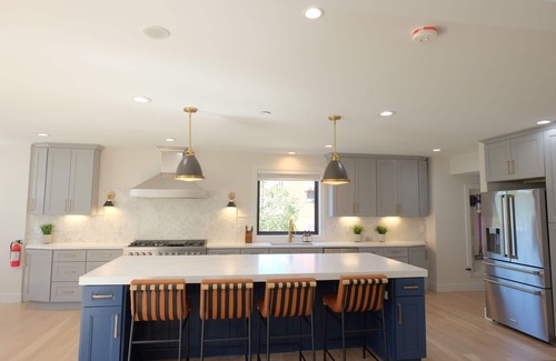 East Falls Church Villa | Luxury home with 9 Bedrooms, 8.5 Baths – 2 minutes walking to metro station.