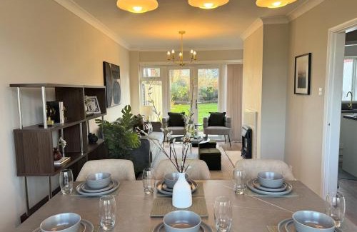 Sheldon House | Luxury House sleeps 8 - Ideal for Solihull NEC - Work and Family Groups