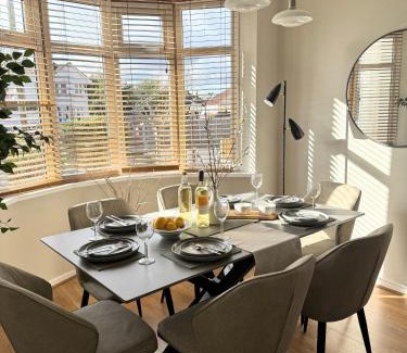 Sheldon House | Luxury House sleeps 8 - Ideal for Solihull NEC - Work and Family Groups