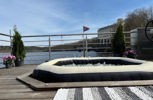 Orlik nad Vltavou Boat Rental | Luxury houseboat, Orlík Castle
