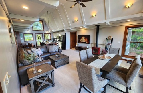Nisswa Cabin | Luxury Lakefront Retreat:Hot Tub, Game Room, Views