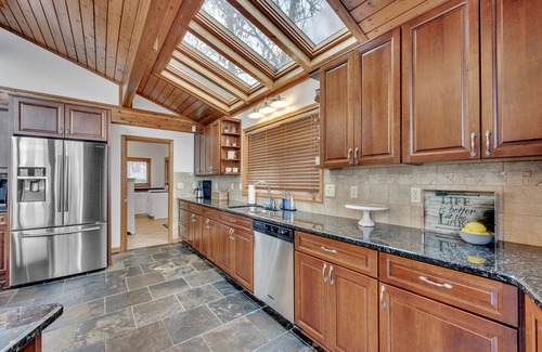 Stoney Point Landing House | Luxury Lakeside Retreat