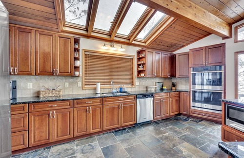 Stoney Point Landing House | Luxury Lakeside Retreat