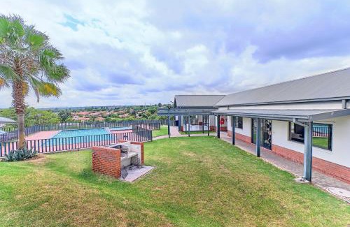 Greater Johannesburg Metropolitan Area Resort | Luxury Living at Canvas 82 Unit 129