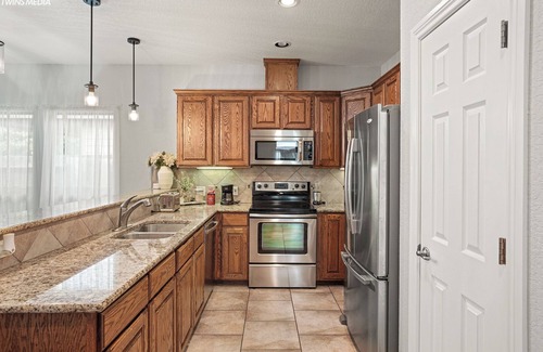 Wetmore House | Luxury Living, La Cantera, Six Flags, & Hiking!