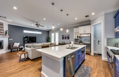 Knox - Henderson House | Luxury Living - Uptown Dallas - Sleeps 8!