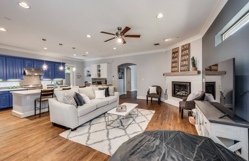 Knox - Henderson House | Luxury Living - Uptown Dallas - Sleeps 8!