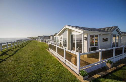Hopton on Sea Cabin | Luxury Lodge With Stunning Sea Views At Hopton Haven Park Ref 80055S