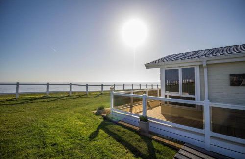 Hopton on Sea Cabin | Luxury Lodge With Stunning Sea Views At Hopton Haven Park Ref 80055S