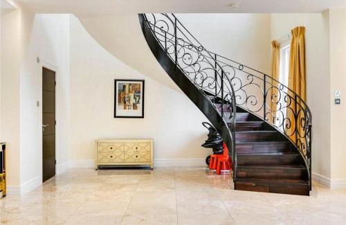 Chiswick Riverside Apartment | Luxury London House