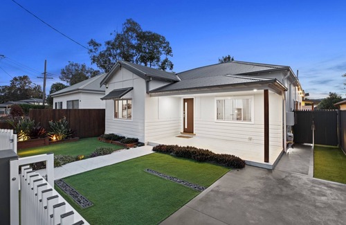 Ettalong Beach House | Luxury lovely house 2 minutes to the beach