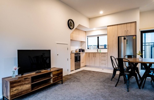 Addington Apartment | *Luxury New 3 Bedroom, 2 Bathroom APT in CBD/Hagley Park/Hospital. Sleep 6*