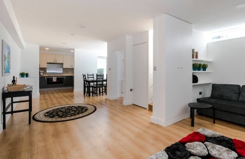 Hampstead House | Luxury newly renovated 3-bedroom, 2-bathroom mews house in Hampstead London