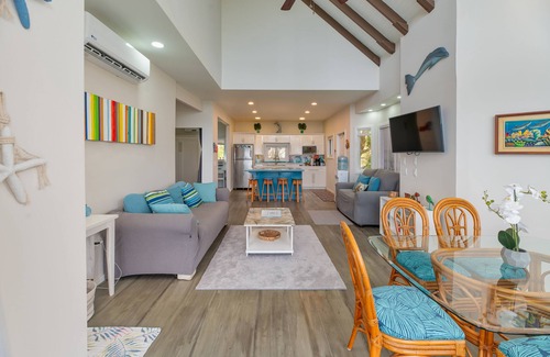 Roatan Villa | Luxury Ocean View Villa in West Bay Roatan. 3 Bedrooms with Pool & Beach Access