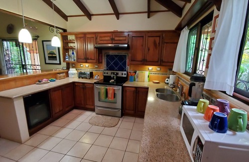 Junquillal Villa | Luxury Pacific Coast Villa! 5 Bedroom, 4 Bath Gated-Community w/Pool, Gym Access