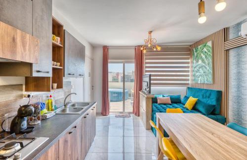 Msida Apartment | Luxury Penthouse Sea Views Garden Terrace 3 Bed 3 Bath 6 People Hot Tub from 1st of June