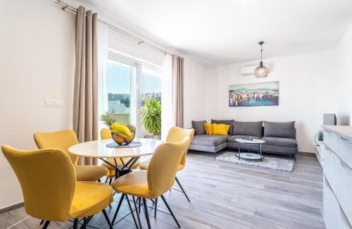 Mejasi Apartment | Luxury penthouse Papic with jacuzzi & the view