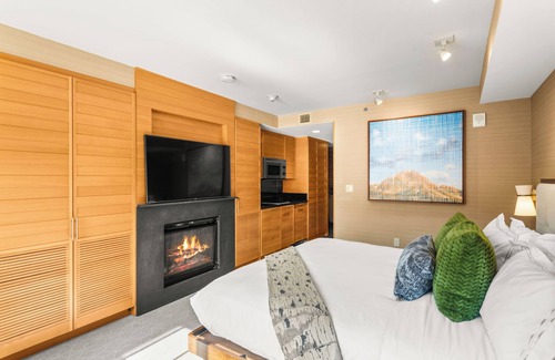 Snowmass Village Hotel | Luxury Resort Ski In Ski Out Studio