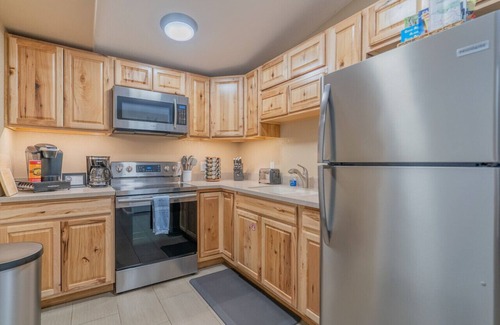 College House | Luxury Riverside Chena River House River Suite