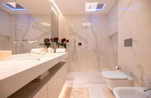 Citta Antica Apartment | Luxury Rooftop Piazza Erbe Verona