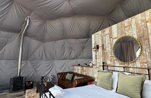 Cuddesdon House | Luxury Star Gazing Dome 3 NEPTUNE with Cozy log burner