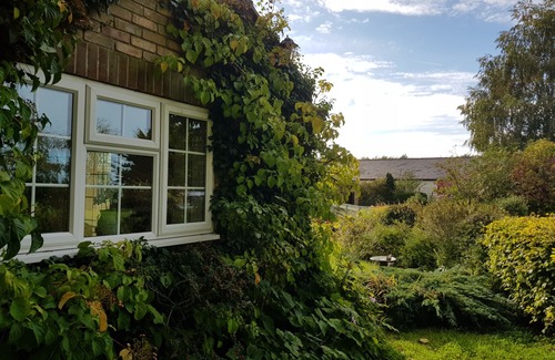 Westmarsh Cottage | Luxury studio suite at Hawthorn Farm, kingsize bed, jacuzzi bath, private garden