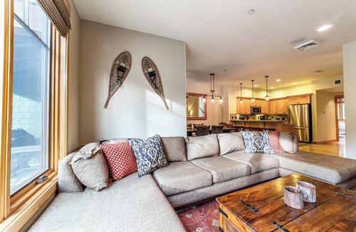Woodwinds House | Luxury Townhome w/Jacuzzi & Private Patio 413