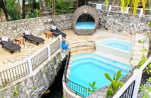 Playacar Fase I House | Luxury Tulum Chic Villa, Steps to Beach & 5th Ave - Private Pool - sleeps 12