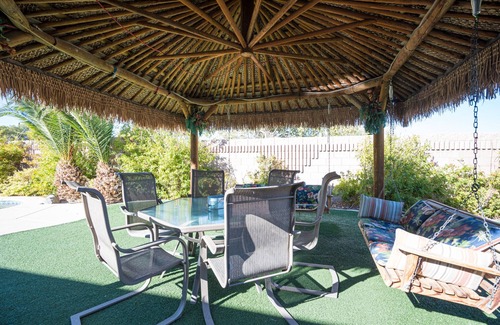 Enterprise House | Luxury Vacation Mansion 5 mins to Strip! Pool, Games, Sports Court. 7 Bedrooms