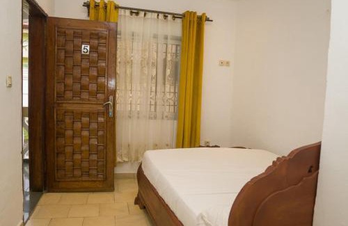 Limbe Cabin | Luxury Villa AC Ensuite Room 5