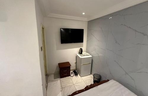 Limbe House | Luxury Villa AC Ensuite Room 7