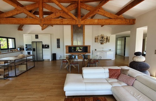 Assas House | Luxury villa, all bay windows, between village and countryside (30mn from the sea)
