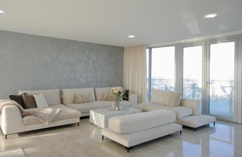 Senec Apartment | Luxusný Penthouse nad jazerami 230 m2, 2x garáž, WIFI
