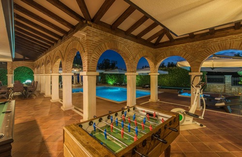 Strpacici Villa | Luxuzna Villa Carolus s grijanim bazenom