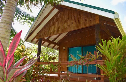 Tapere of Titikaveka Cottage | Lyas Bungalow 2 - The best snorkeling across the road