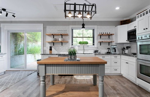 Kedron House | Lyric Retreat at GratiDude Ranch - Sleeps 23 with Pool in Leiper's Fork